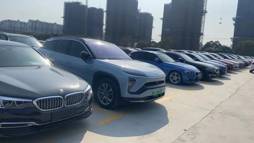 初入职场的他,在瓜子二手车上买了辆奔驰