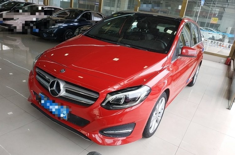 初入职场的他,在瓜子二手车上买了辆奔驰