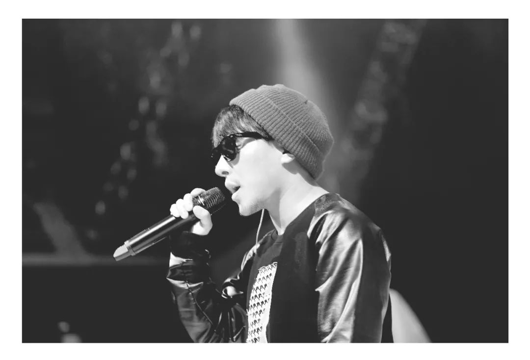 无人机表演的情感表达与观众共鸣_共鸣共感_演唱共鸣