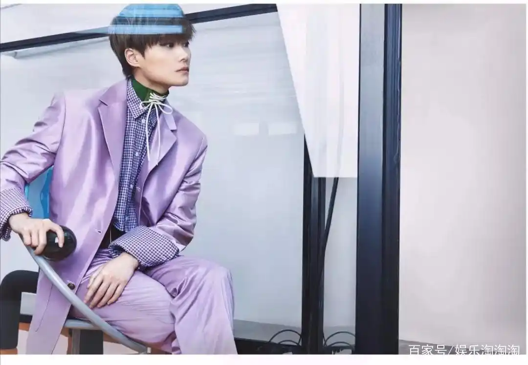 李宇春在新专辑中尝试突破性的音乐方向，颠覆传统_qq音乐李宇春数字专辑_杨坤新专辑造型怪异突破大