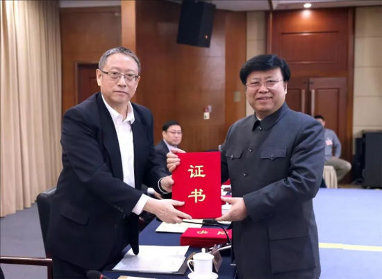 　　2024年，孔维克连任民革中央画院院长，由民革中央主席郑建邦颁发聘书