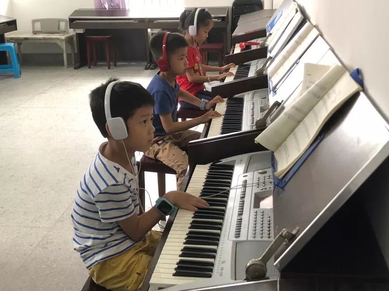 无人机表演技术详解_无人机表演是如何实现的_无人机表演中故事构建的技巧与方法